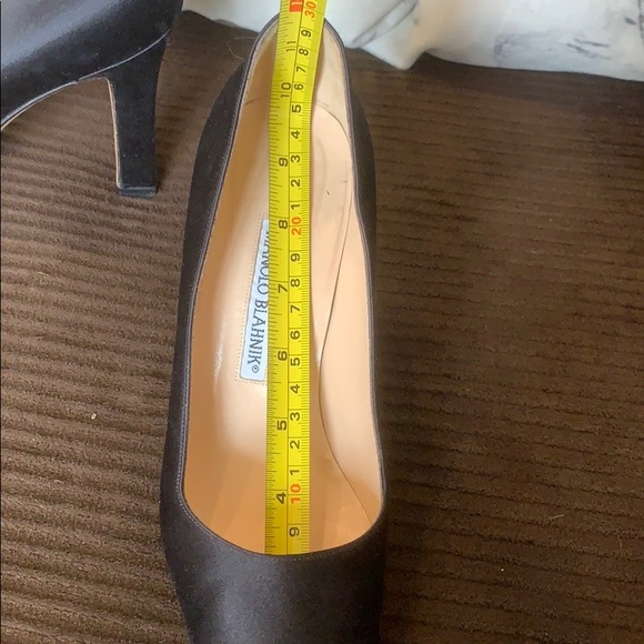 Manolo Blahnik black satin pumps - Picture 10 of 15